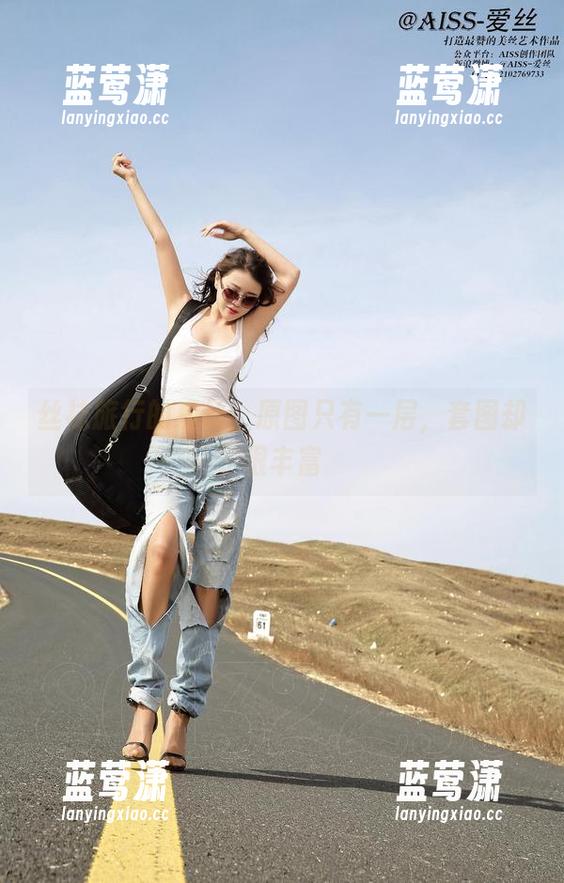 丝袜旅行的爱丝：原图只有一层，套图却很丰富