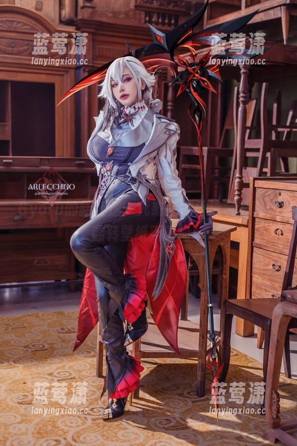Byoru的新叛逆：死或生穗香泳装写真，翻转壁纸新时尚！
