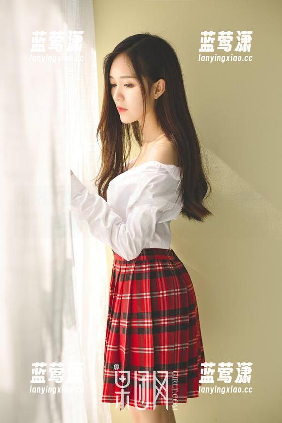 GIRLT果团网-周大萌 GIRLT果团网 - 周大萌的黑白魔力:套图里的每一张都像是在讲悄悄话