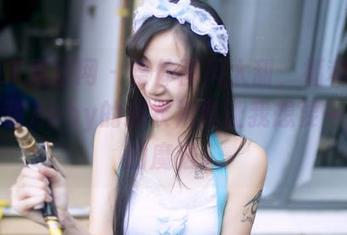 GIRLT果团网 - 整体画风太甜，福利图集里，甜Abby的连衣裙真让我想要一二三的魔法。