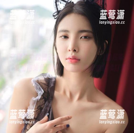 在图库中找到了Hyoyeon(김효연)的吊带，高清得如此清晰，却总让我很想继续打量…