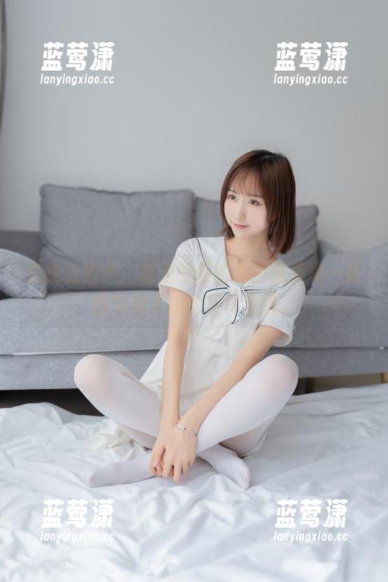 在线合集中，喵糖映画的纯白精灵每一张都勾起了我的无尽遐想。