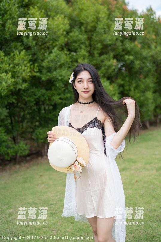 MiStar魅妍社-FoxYini孟狐狸 MiStar魅妍社 - 最新力作!FoxYini孟狐狸御姐特辑,只看得出一只狐狸发出电波,我的心完全没招架能力。