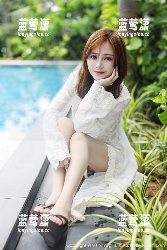 MyGirl美媛馆 - Cris_卓娅祺的美图，让短裤和壁纸的结合成为了一种新潮流！