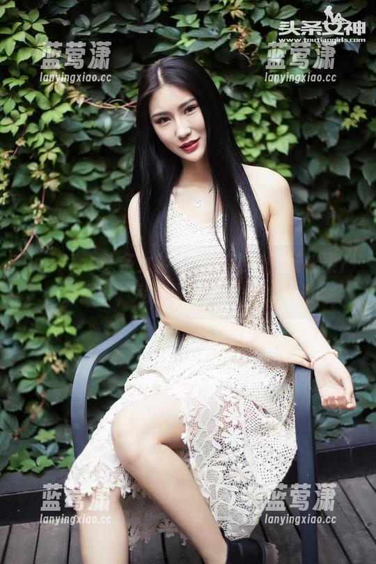 TouTiao头条女神-张梓柔 TouTiao头条女神 - 边走边拍,张梓柔户外趣事,私房图片直击你的目光