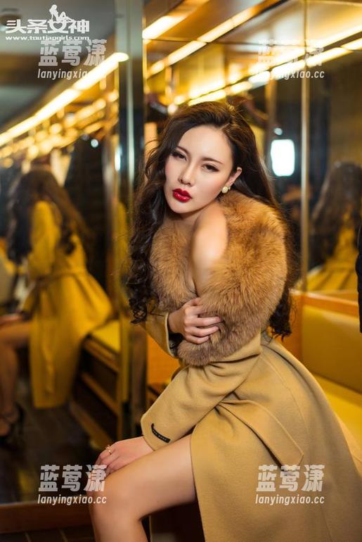 TouTiao头条女神 - 蕾丝原图里，美纳子的每个细节都好像在默默挑逗，好夸张材料却又真实！