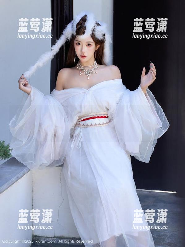 Xiuren秀人网-Lucky沈欢欣 Xiuren秀人网 - Lucky沈欢欣的全套图包,镂空布局宛如一首轻盈的小诗。