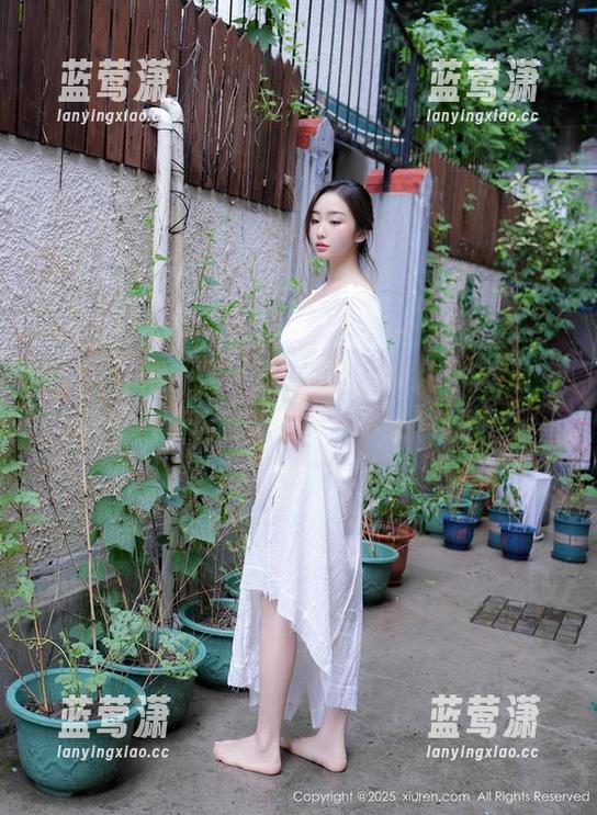Xiuren秀人网-蕾蕾醒了没 Xiuren秀人网 - 蕾蕾醒了没图包免费送,套装也能玩出新花样,快来戳戳吧!