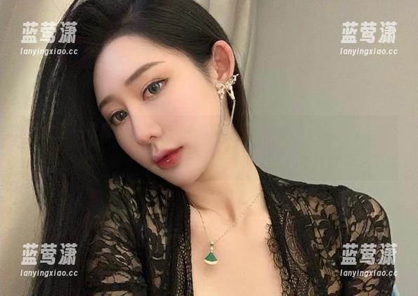 不爱笑的赛琳 微密圈 - 优雅不失搞怪,不爱笑的赛琳的礼服原图合集好戏不断!