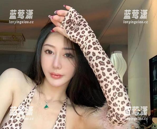 微密圈 - 钻石黑网，不爱笑的赛琳在网盘里开的小黑店！