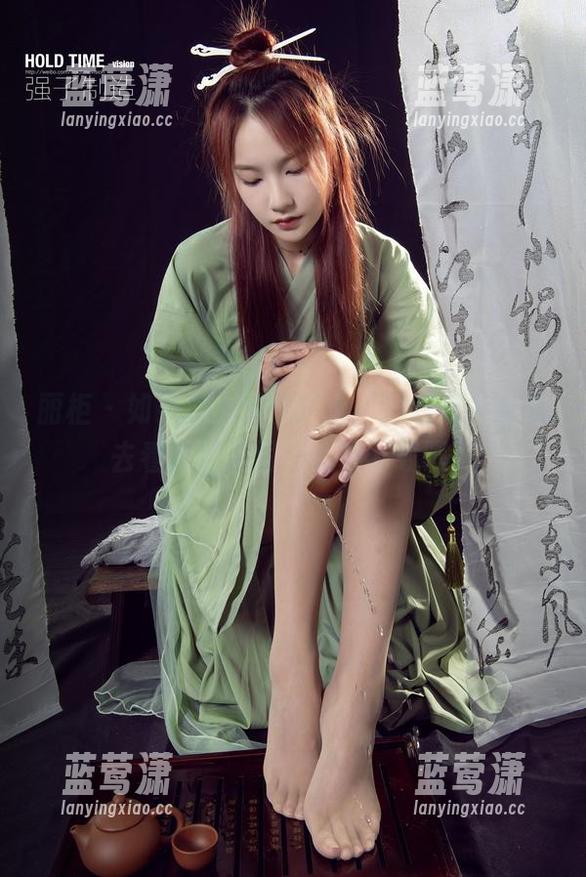 丽柜-心心 丽柜 - 如果心心是个护士,那我每天都想去看她的美图,快来下载吧!