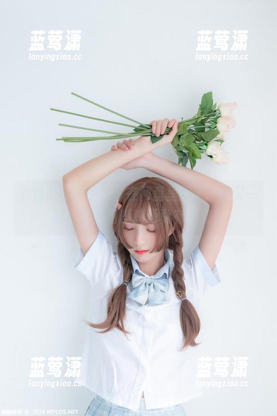 别提草莓裙子了，在网盘里翻了一遍又一遍，啊，喵糖映画真有一套！