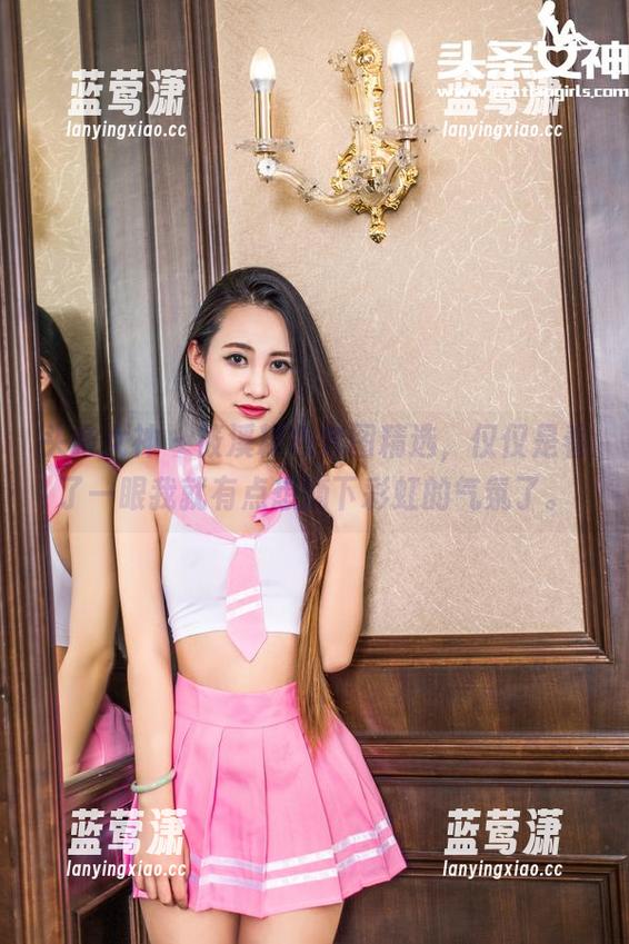 头条女神-筱溪 头条女神 - 筱溪粉色套图精选,仅仅是看了一眼我就有点想摘下彩虹的气氛了。