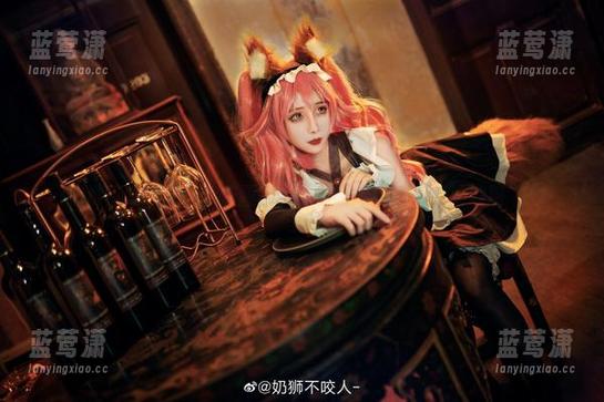 奶狮不咬人女王免费图集，赶紧来看她如何优雅地蹦跶！