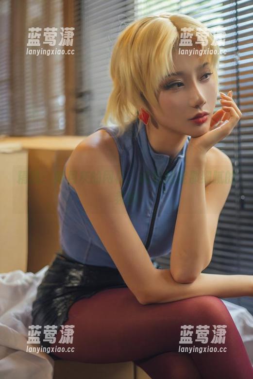 精选：如月灰的网袜，试图捕捉那细腻的氛围