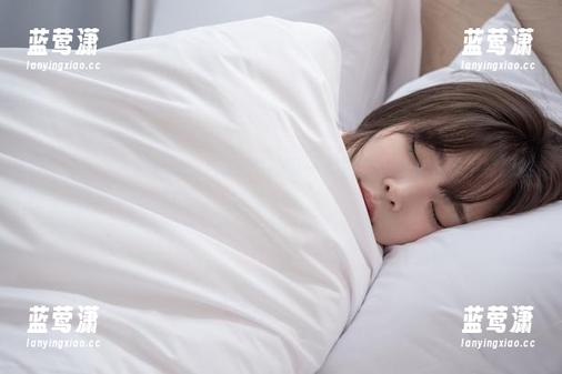 姜仁卿(강인경)的图集：内衣中的每一个角落都藏着一种不经意的挑逗吧。