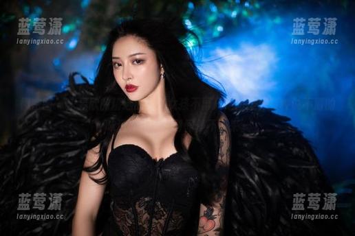 微密圈 - 宋昱欣的精选原图，女孩不再只是甜美，有种说不清的味道，让我一时间停不下来。