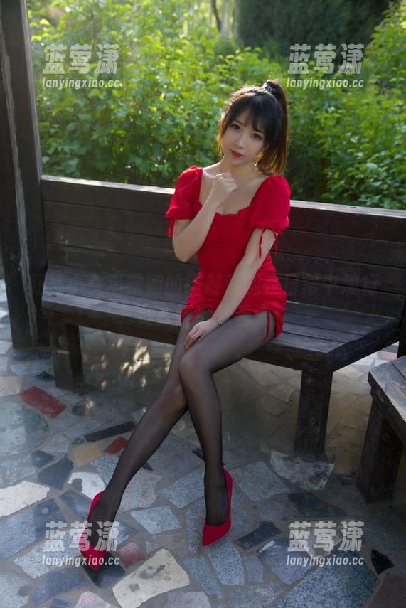 期待小女巫露娜的镭射紫能在日常中流行，资源都得抢着来！