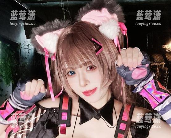 小空sora穿出的礼服，高清里像是在缠绵呢喃，耐人寻味。