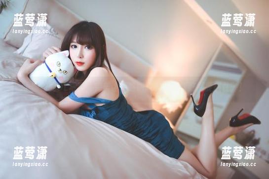 小酥酱的OL写真，完美诠释啥叫“事业与爱好都要抓住”！