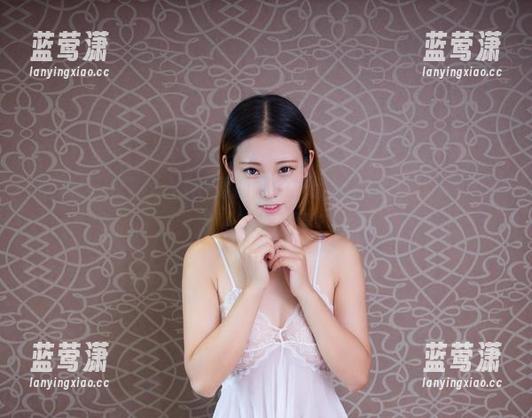 尤物馆 - 在FoxYini孟狐狸的护士写真面前，治疗不再是冷冰冰的事！