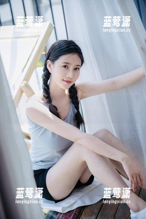 不可错过！年年Nnian最新作品集：《霓裳》，一抹妩媚难以抗拒