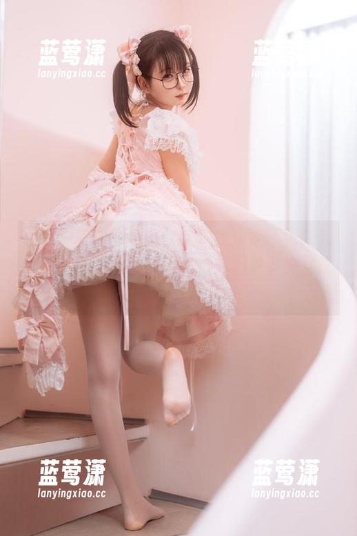 幼水铃衣 幼水铃衣套图更新:这次我决定不把时光葬送给柴米油盐,而是给你们更多少女气息!