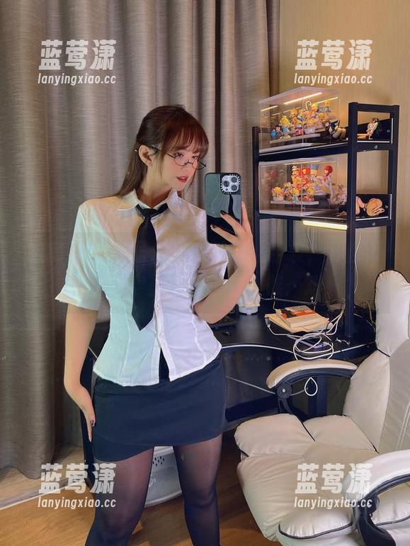 微密圈 - 张思允的礼服黑丝合集，我都开始想象穿上后是啥样，唉…难！