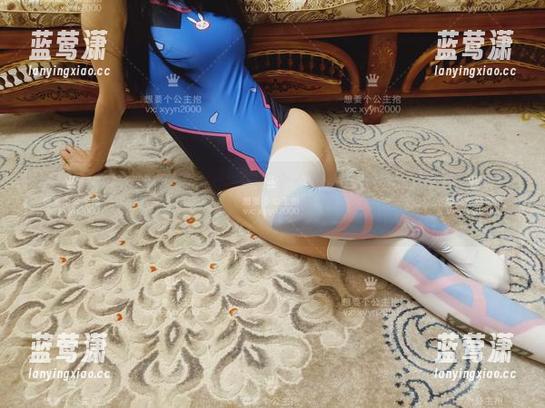 福利多到你不敢相信！想要个公主抱的另类可爱袜子写真