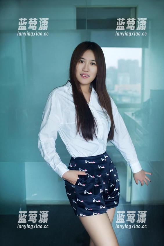 推女郎 - 游泳池里的梁棋棋：你说作品，实际上都是自拍吧