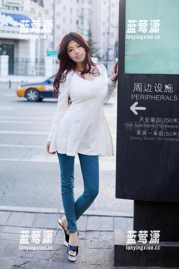 推女郎-王馨瑶 推女郎 - 王馨瑶的最新写真,棉袜穿搭竟然值得深思