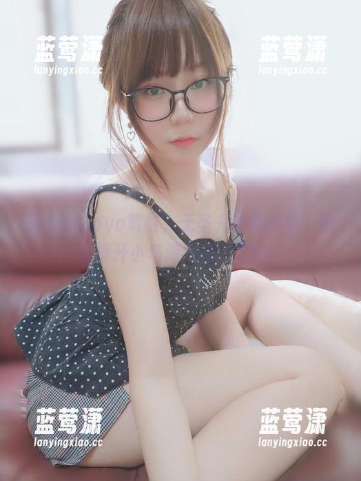 摇摇乐yoyo驾临，无圣光的期待中，慢慢揭开小鸟游六花的套图…