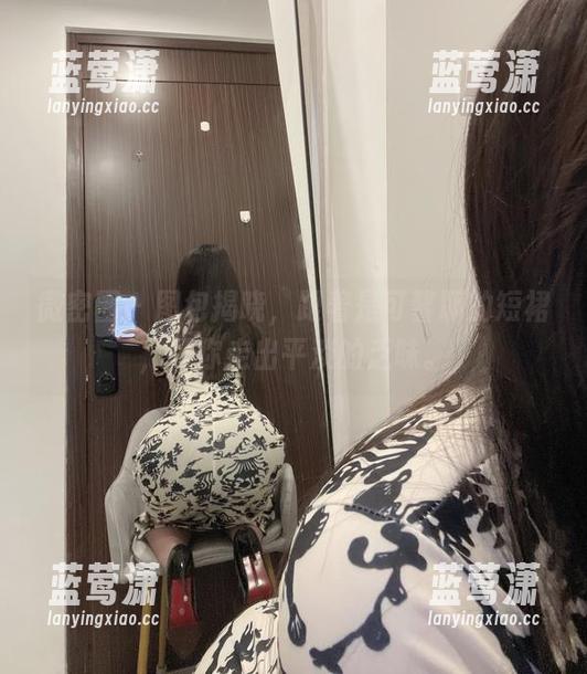 微密圈 - 图包揭晓，跟着是可馨耶的短裙，领你走出平淡的乏味。