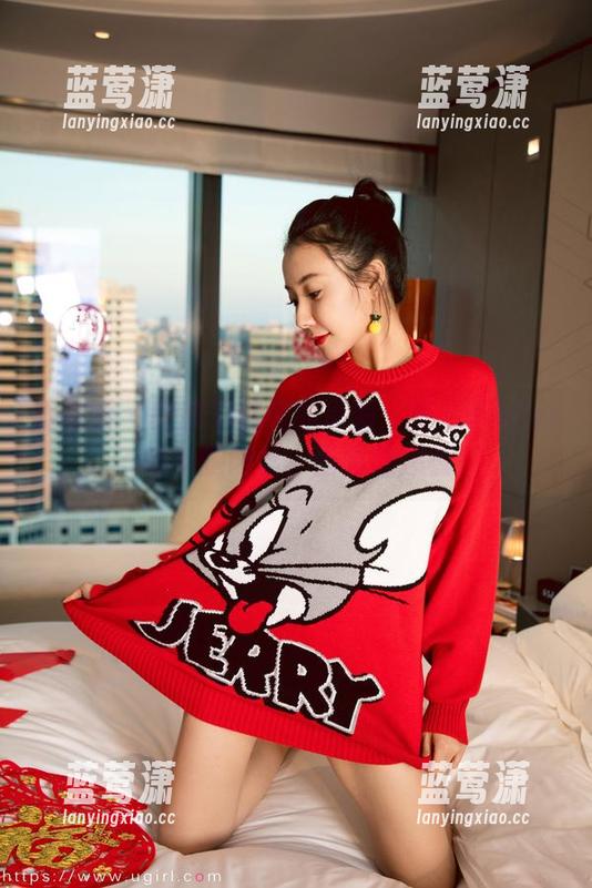 果儿Victoria 微密圈 - 眼睛不够用的原图:果儿Victoria的半腿肉丝,画面感爆棚!