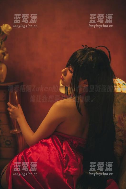 观看柘烟Zuken的旅拍，作品里斑驳的影像让我想要补课旅行课。