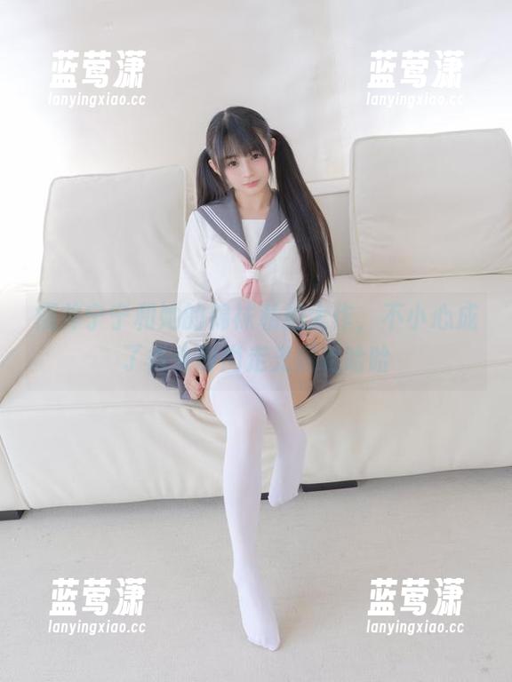 樱井宁宁 樱井宁宁和她的棉袜私拍大作,不小心成了街头时尚走光照哈哈哈