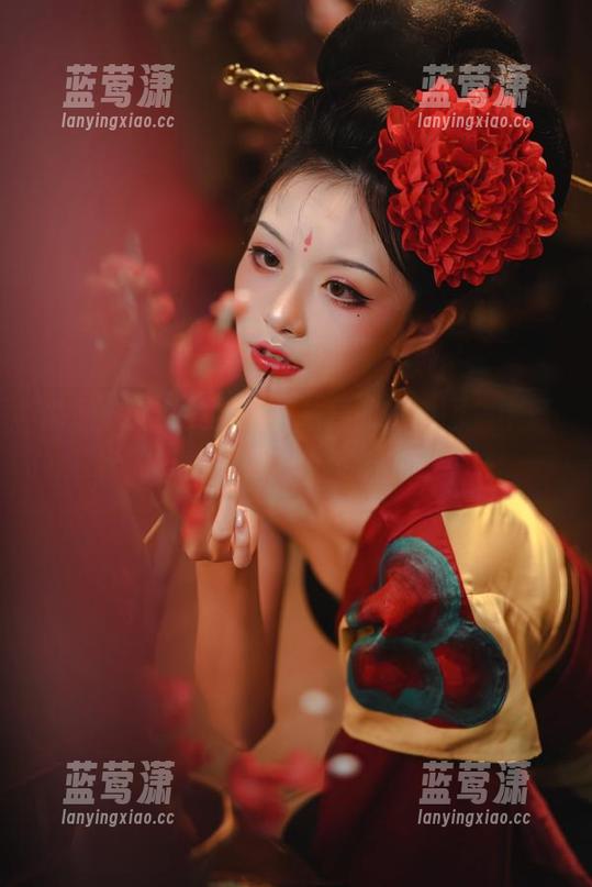 沧霁桔梗 说是护士,其实沧霁桔梗的高清图集中蕴含的气质更像一位成长中的女神