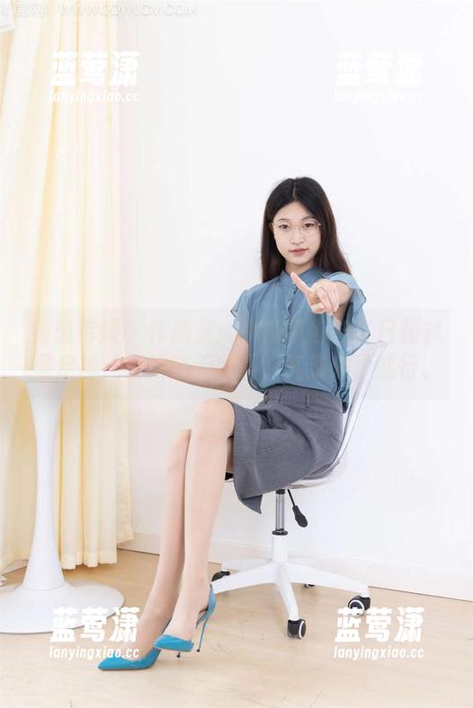 物恋传媒-小晴 物恋传媒 - 作品集:小晴带你在冬日梅林里走神,姿势倒无所谓,气氛来了就行。