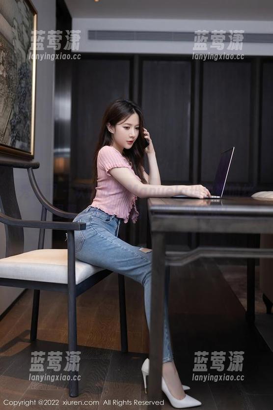 秀人网-Manuela玛鲁娜 秀人网 - 欢迎欣赏Manuela玛鲁娜的丝袜图集,分享她的“腿”部愉悦!
