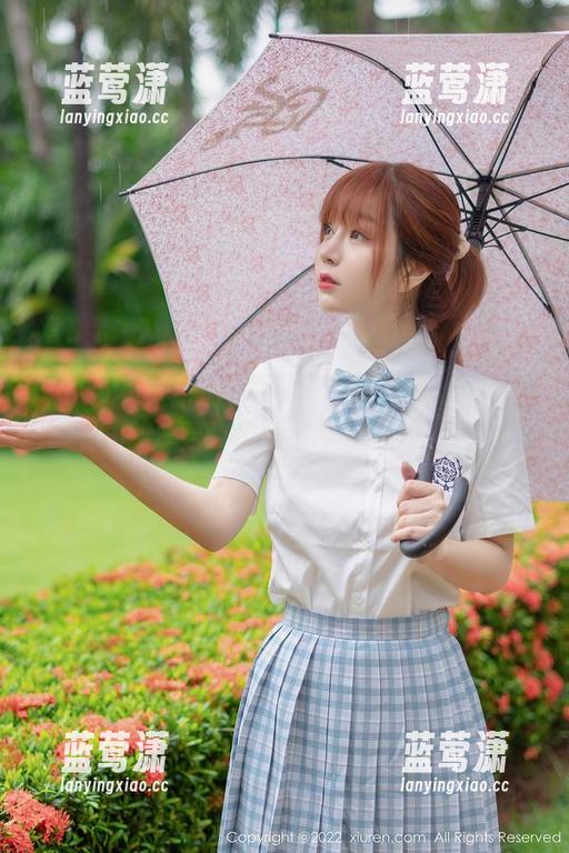 秀人网-小薯条nienie 秀人网 - 小薯条nienie的圣诞原图:每一张都是我和烤火的斗智斗勇!
