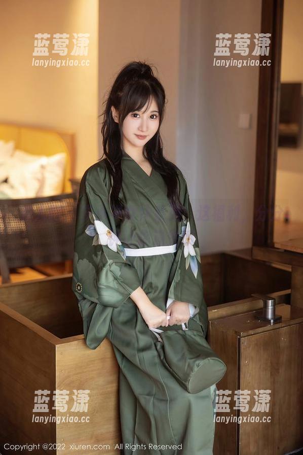 秀人网 - 岁小岁女仆系列：这福利，分分钟让你迷失哦