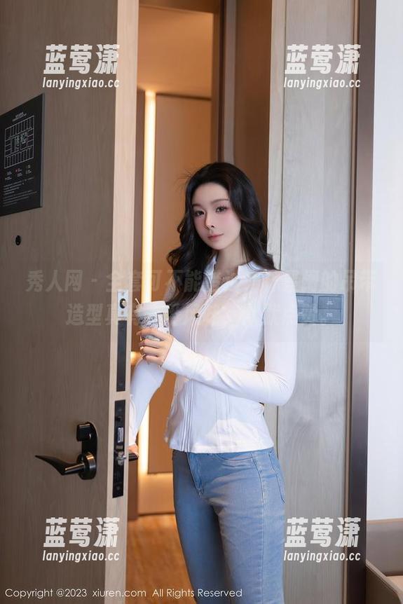 秀人网-林星阑 秀人网 - 全套可不能错过,林星阑的吊带造型真有一番风味,默默点赞。