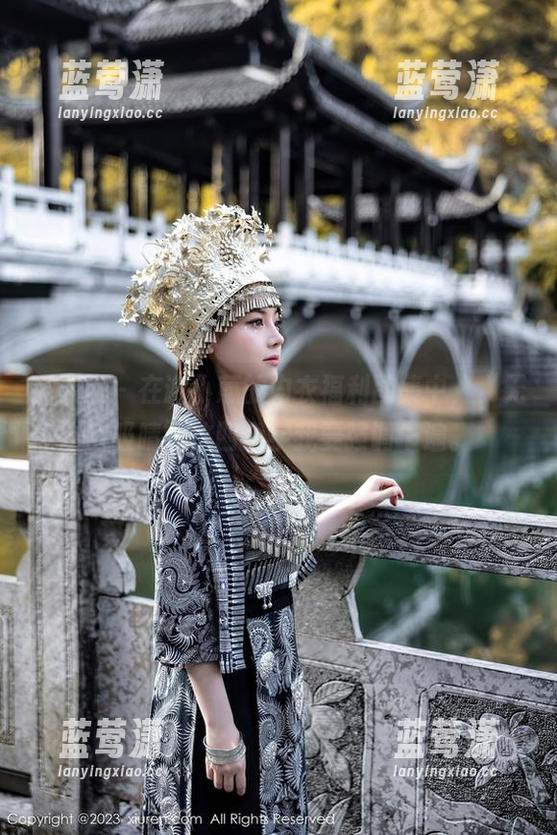 秀人网 - 在谢小蒽的内衣福利图集中，“无敌吸睛”这四个字我要强调十遍。