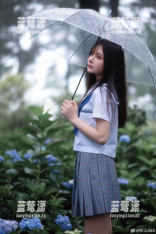 “秋山AkI想做亚丝娜，照片里算不算征途的美丽？”反正心中有数。
