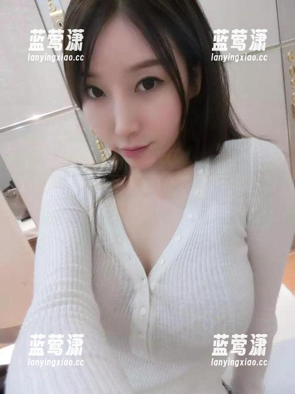 微密圈 - 不得不说，童小芯这牛仔裤私拍能不能再惊艳点儿？