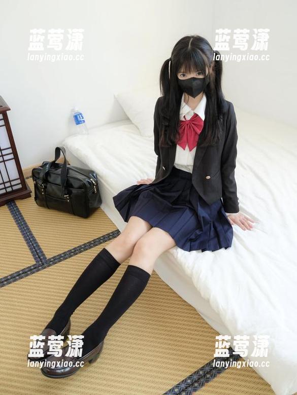 紧急企划 - 小恩穿红裙，高清写真，怎么看怎么像个小妖精，诱惑自己还不自觉？！