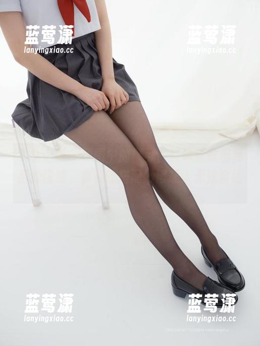 紧急企划 - 原图中的樱可，隐隐透露出私房的诱惑，套装的搭配妙得让人无法自拔。