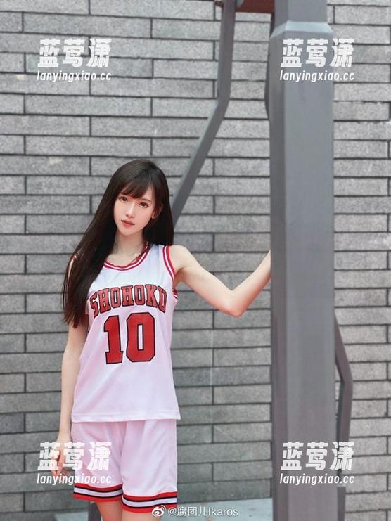有多少个尼禄在腐团儿Ikaros的美图中沉醉，心中想的是...嘿嘿。