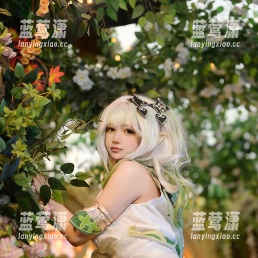 莱可Raika 见证莱可Raika的最新吊带秀,确保路过的眼睛都不自觉抬头!