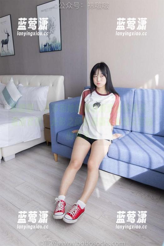 袜啵啵-小淳 袜啵啵 - 小淳和她的黑白渐变丝袜骑马,最新套图,光影之间的流畅有种难以言喻的感觉。